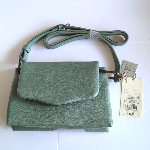 A New Day Women's Small Green Crossbody Or Shoulder Strap Purse Magnetic Closure - Picture 2 of 8